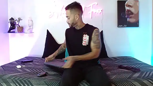 SophieFoxx17 online show from 04-22-26, 12:07