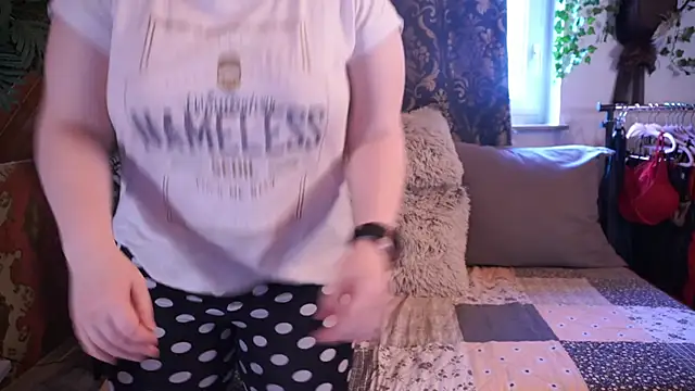 Snapshot of TessaWinter chatting on 01-28-25, 09:19 TessaWinter online show from 01-28-25, 09:19