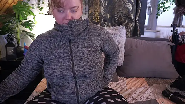 Snapshot of TessaWinter chatting on 01-29-25, 04:30 TessaWinter online show from 01-29-25, 04:30