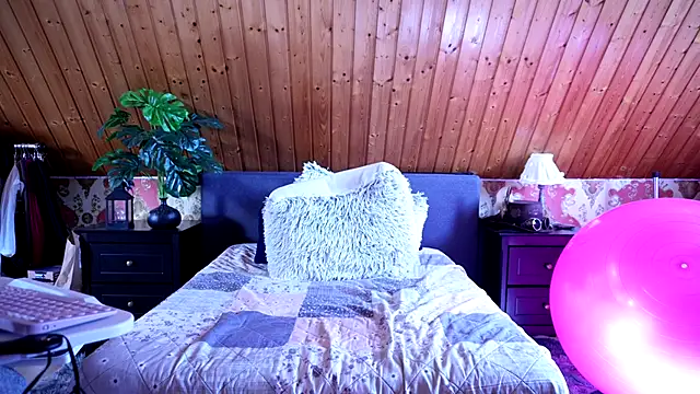 Snapshot of TessaWinter chatting on 09-20-25, 11:22 TessaWinter online show from 09-20-25, 11:22