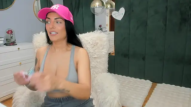 ElisaBaxter online show from 11-24-25, 05:07