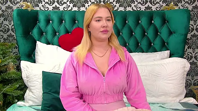 LunaHouston online show from 12-14-25, 04:12