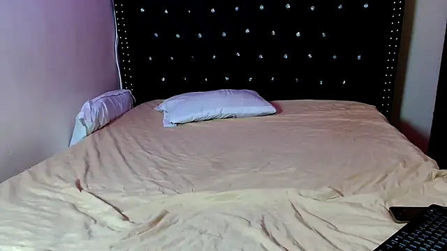 Toomuchbooty33 online show from 09-30-25, 12:54