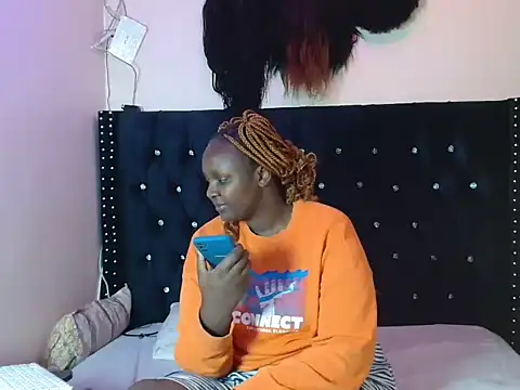 Toomuchbooty33 online show from 10-14-25, 09:04