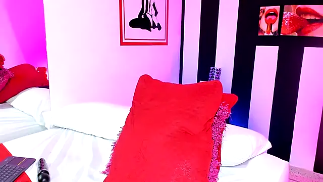 Snapshot of YeminaLeman chatting on 02-01-25, 11:27 YeminaLeman online show from 02-01-25, 11:27