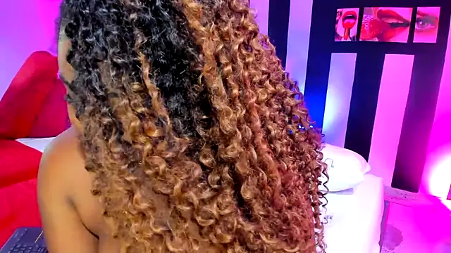 Snapshot of YeminaLeman chatting on 02-02-25, 04:00 YeminaLeman online show from 02-02-25, 04:00