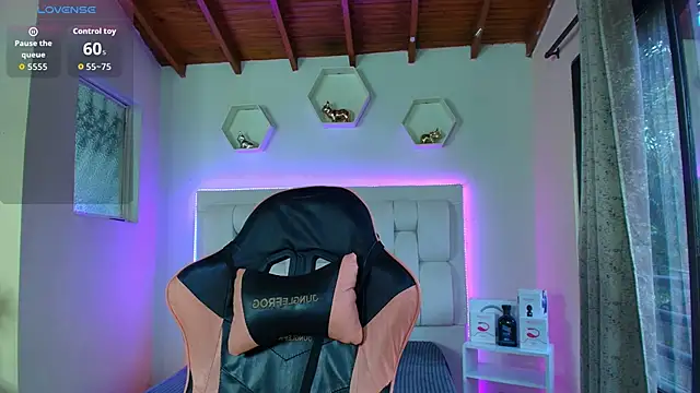 shanakendall online show from 10-10-25, 02:05