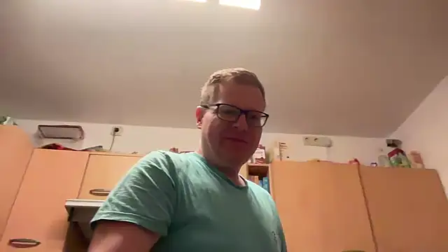 Snapshot of AnnualSunrise chatting on 03-18-25, 06:04 AnnualSunrise online show from 03-18-25, 06:04