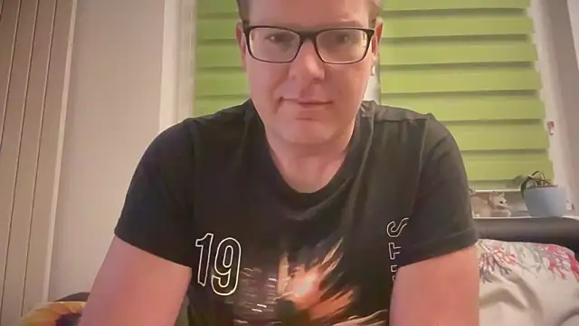 Snapshot of AnnualSunrise chatting on 09-17-25, 07:37 AnnualSunrise online show from 09-17-25, 07:37