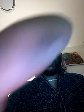 Snapshot of KingB8r chatting on 09-25-25, 02:59 KingB8r online show from 09-25-25, 02:59