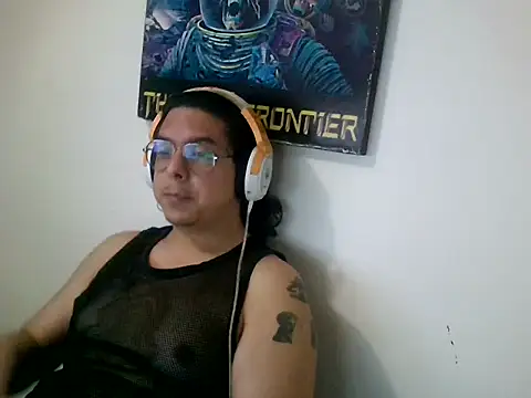 Snapshot of dancingbear14 chatting on 05-27-26, 04:31 dancingbear14 online show from 05-27-26, 04:31