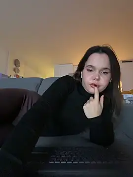 Snapshot of TheCinderella chatting on 12-16-25, 03:50 TheCinderella online show from 12-16-25, 03:50