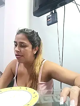 Snapshot of Latina_sexy1 chatting on 02-23-25, 03:40 Latina sexy1 online show from 02-23-25, 03:40