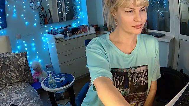 Snapshot of GlamSquirt chatting on 02-03-25, 10:11 GlamSquirt online show from 02-03-25, 10:11