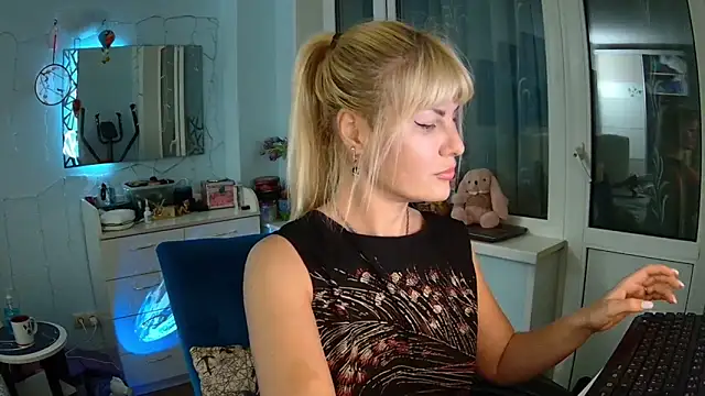 Snapshot of GlamSquirt chatting on 03-11-25, 04:18 GlamSquirt online show from 03-11-25, 04:18