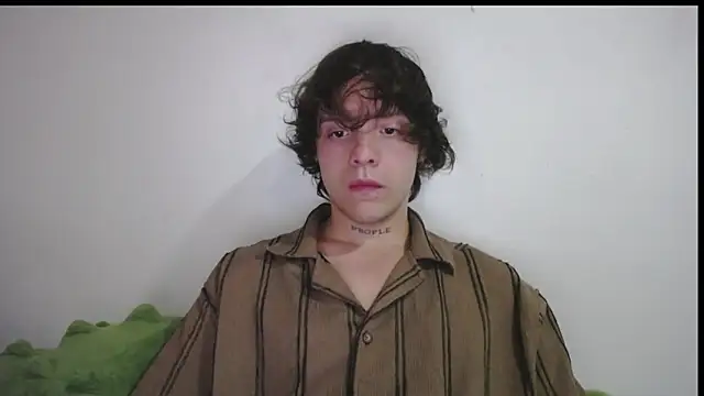 Snapshot of Santiago_kiler chatting on 06-16-26, 12:24 Santiago kiler online show from 06-16-26, 12:24