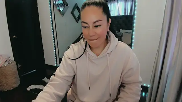 Snapshot of jlove_bss chatting on 02-14-25, 12:36 jlove bss online show from 02-14-25, 12:36