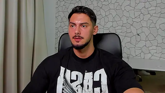 Snapshot of ClintMasters chatting on 11-18-25, 05:12 ClintMasters online show from 11-18-25, 05:12