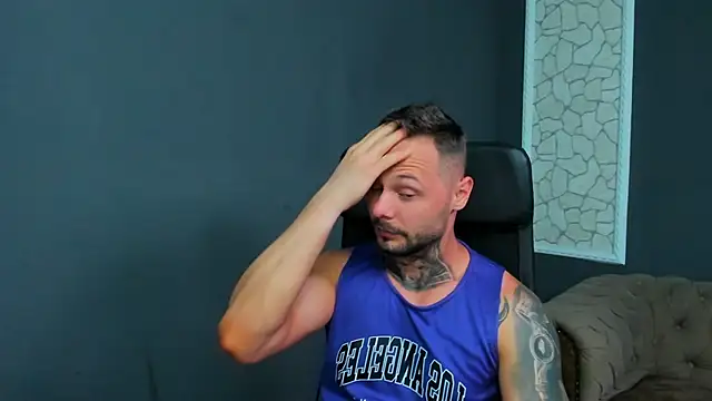 Snapshot of BrianHunts chatting on 06-19-26, 04:50 BrianHunts online show from 06-19-26, 04:50