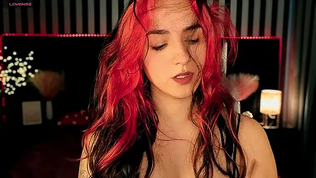 Daphne Moss online show from 04-23-26, 01:02