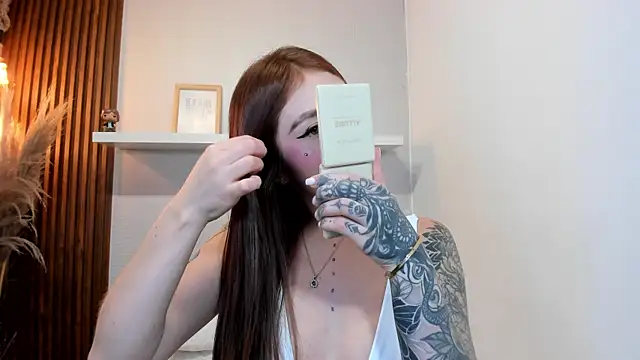 Snapshot of LANA-JONNES chatting on 10-26-25, 04:18 LANA-JONNES online show from 10-26-25, 04:18