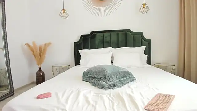 xLorenna online show from 04-24-26, 10:07