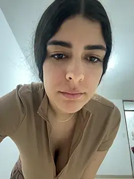 Snapshot of _Niah_ chatting on 10-25-25, 11:21 Niah online show from 10-25-25, 11:21