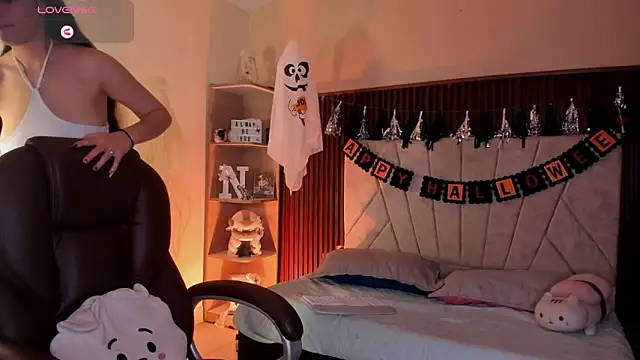 Snapshot of _Niah_ chatting on 11-03-25, 08:10 Niah online show from 11-03-25, 08:10