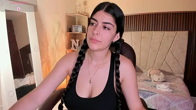 Snapshot of _Niah_ chatting on 11-20-25, 08:19 Niah online show from 11-20-25, 08:19