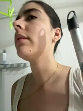 Snapshot of _Niah_ chatting on 12-14-25, 11:20 Niah online show from 12-14-25, 11:20