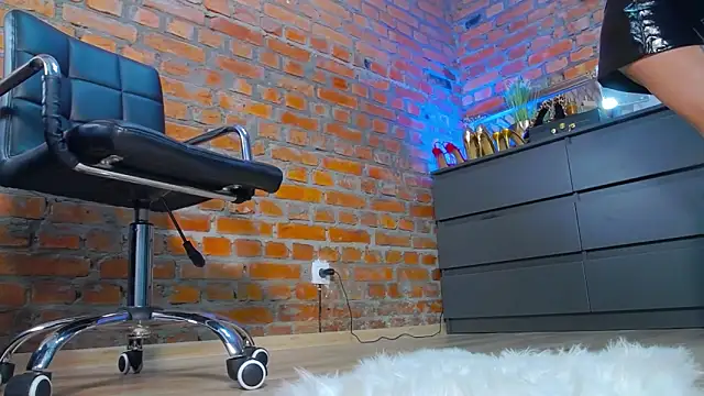 Snapshot of MistressMilana chatting on 02-08-25, 12:17 MistressMilana online show from 02-08-25, 12:17