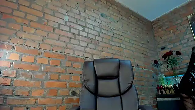 MistressMilana online show from 03-29-26, 11:54