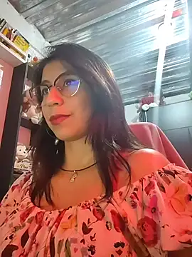 Snapshot of kateeen18 chatting on 12-18-25, 03:12 kateeen18 online show from 12-18-25, 03:12