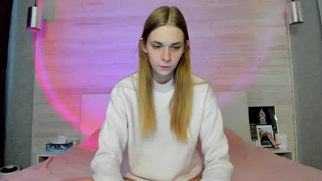 molly hunt  online show from 11-18-25, 03:56