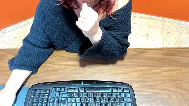 NikkiHolland online show from 11-05-25, 08:25