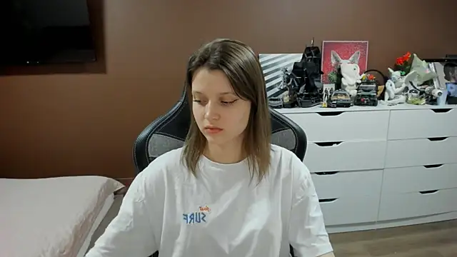 Snapshot of SoniNesti chatting on 05-08-26, 02:44 SoniNesti online show from 05-08-26, 02:44