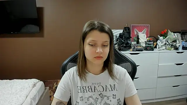 Snapshot of SoniNesti chatting on 05-16-26, 02:27 SoniNesti online show from 05-16-26, 02:27