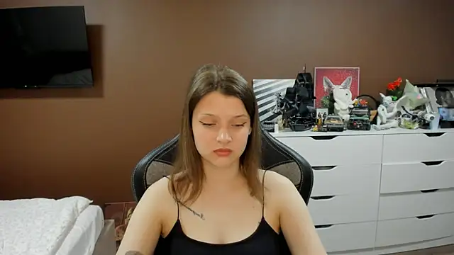 Snapshot of SoniNesti chatting on 05-22-26, 02:33 SoniNesti online show from 05-22-26, 02:33