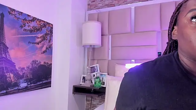 ShaniaBrownn online show from 04-27-26, 07:56