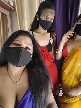 Snapshot of cutee__crazy chatting on 07-30-26, 01:32 cutee crazy online show from 07-30-26, 01:32