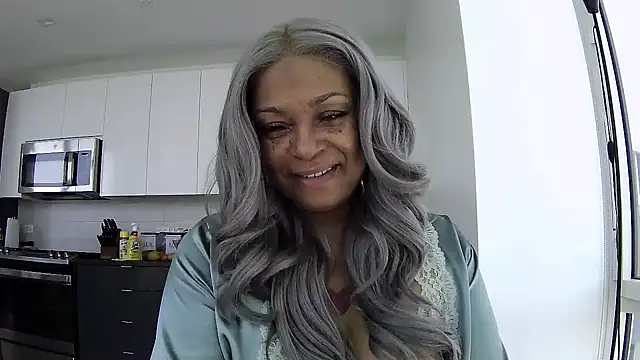 Snapshot of MSweetLindaParks chatting on 05-19-26, 03:40 MSweetLindaParks online show from 05-19-26, 03:40