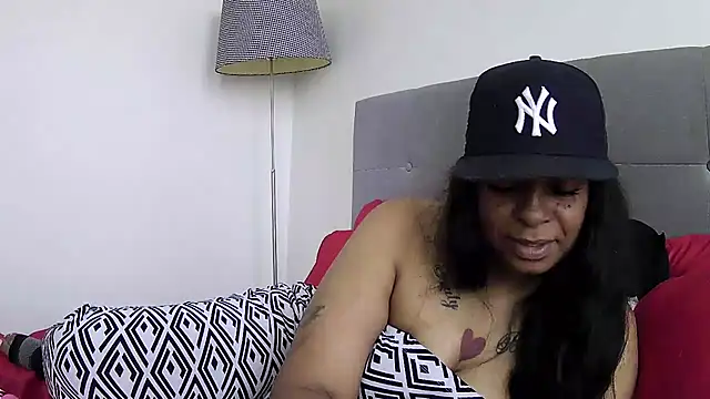 Snapshot of MSweetLindaParks chatting on 06-11-26, 02:15 MSweetLindaParks online show from 06-11-26, 02:15