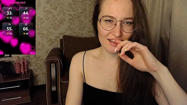 Snapshot of AgnesGraham chatting on 09-09-25, 10:42 AgnesGraham online show from 09-09-25, 10:42
