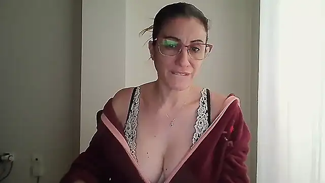 Sanada hot online show from 11-12-25, 08:48