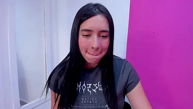 Snapshot of isabella_jade chatting on 01-15-25, 04:54 isabella jade online show from 01-15-25, 04:54