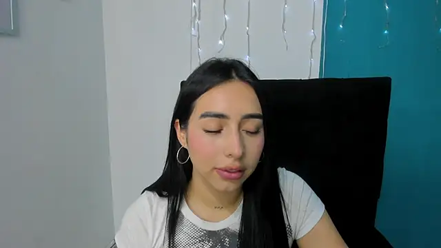 Snapshot of isabella_jade chatting on 03-08-25, 10:02 isabella jade online show from 03-08-25, 10:02