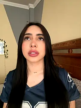 Snapshot of isabella_jade chatting on 10-20-25, 01:22 isabella jade online show from 10-20-25, 01:22