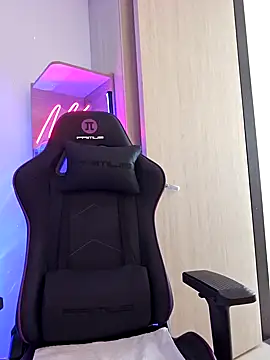 Snapshot of miaeyes chatting on 01-15-25, 04:43 miaeyes online show from 01-15-25, 04:43