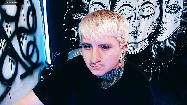 Snapshot of Marieblueeyes chatting on 05-28-26, 02:58 Marieblueeyes online show from 05-28-26, 02:58