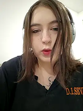 Snapshot of Yammy_Yumi chatting on 10-31-25, 04:13 Yammy Yumi online show from 10-31-25, 04:13